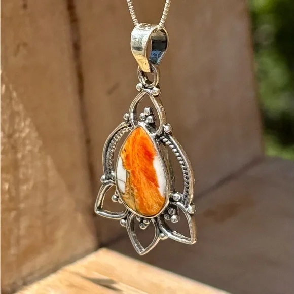 Spiny Oyster Necklace - Picture 12 of 16